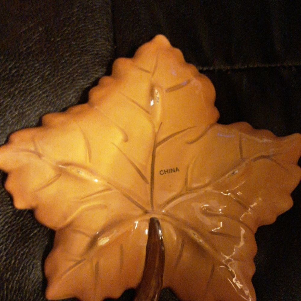 Leaf Plate  - Picture 2 of 2